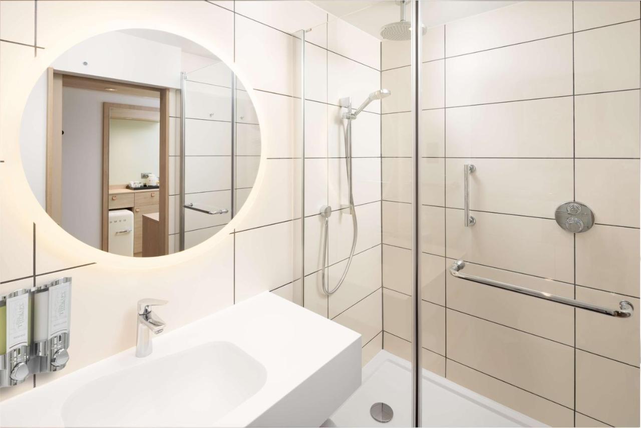 Hotel Hampton By Hilton Rochdale Esterno foto