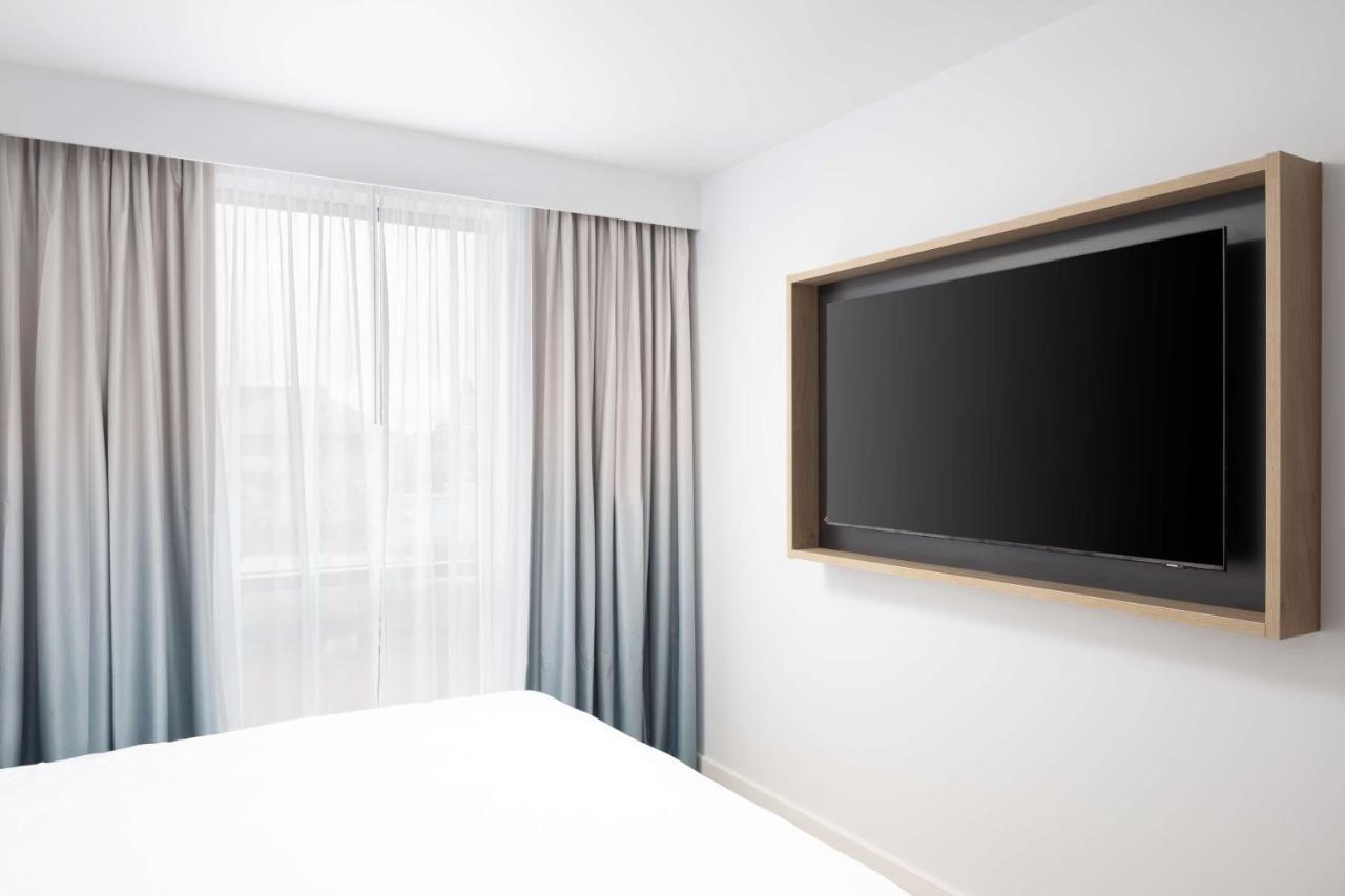 Hotel Hampton By Hilton Rochdale Esterno foto